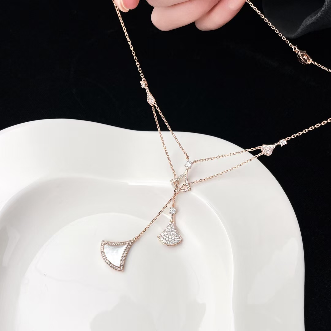 Replica Bvlgari Divas' Dream Necklace