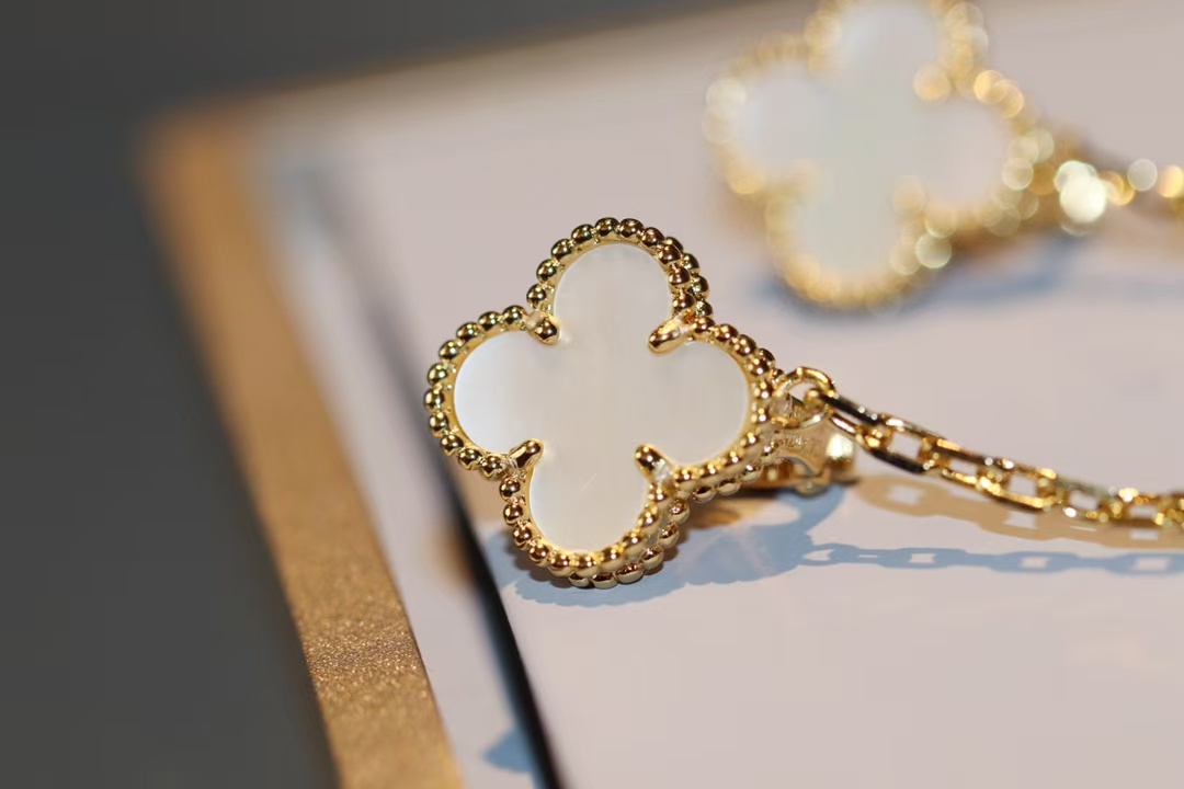 Replica Van Cleef & Arpels Magic Alhambra Earrings, 2 Motifs