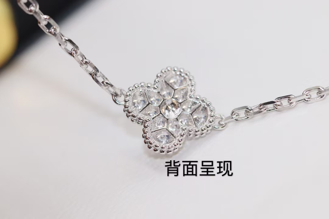 Replica Van Cleef & Arpels White Gold Full Diamond Five Clover Bracelet 5 Motifs