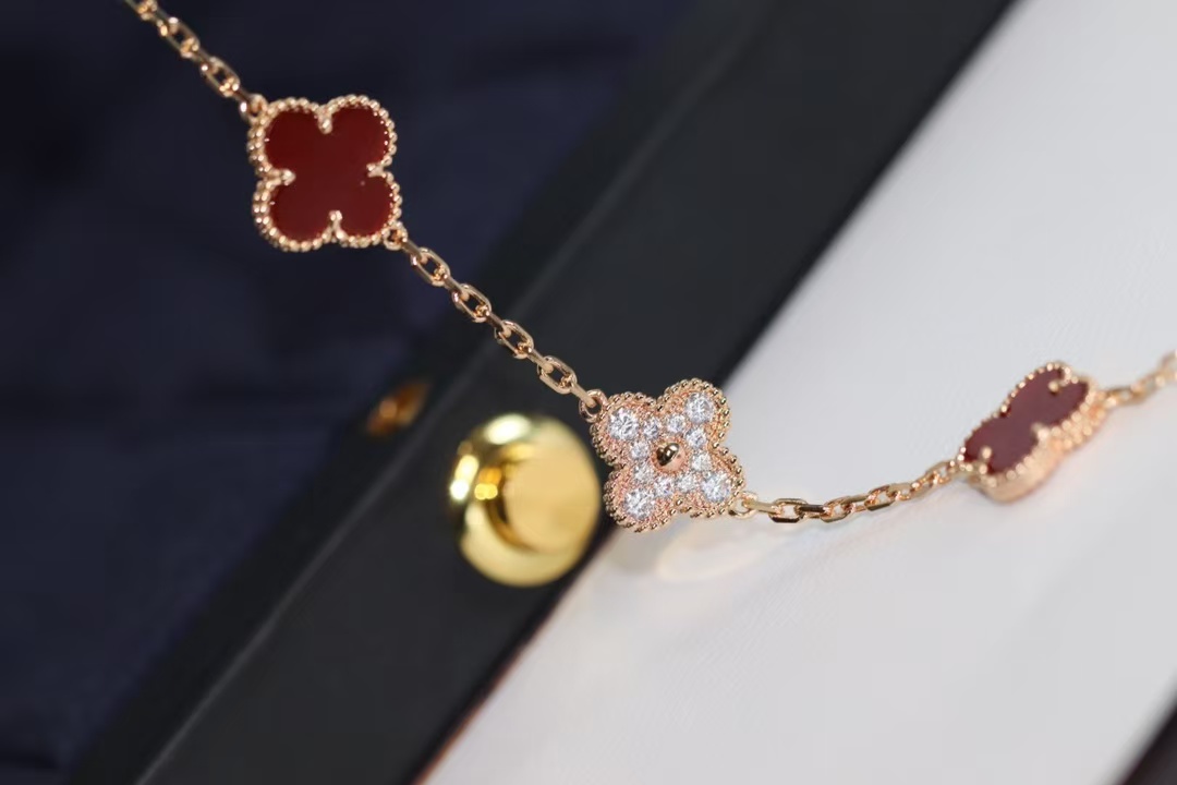 Replica Van Cleef & Arpels Carnelian Five Clover Bracelet 5 Motifs