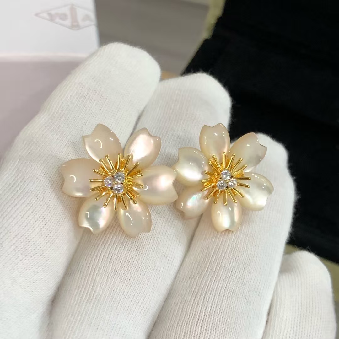 Replica Van Cleef & Arpels Rose de Noël Christmas Earrings