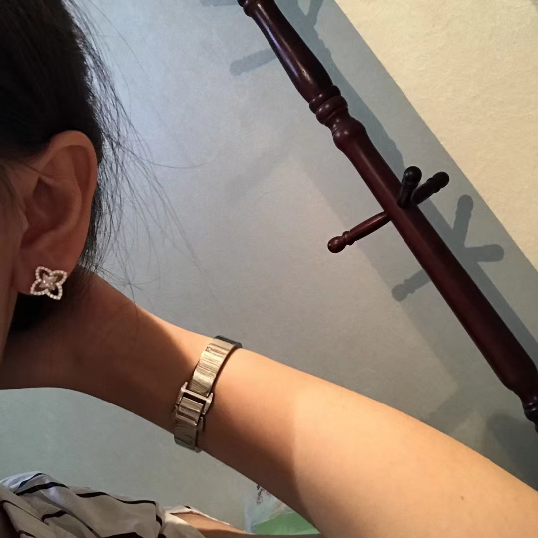 Replica Louis Vuitton Asymmetrical Diamond Stud Earrings