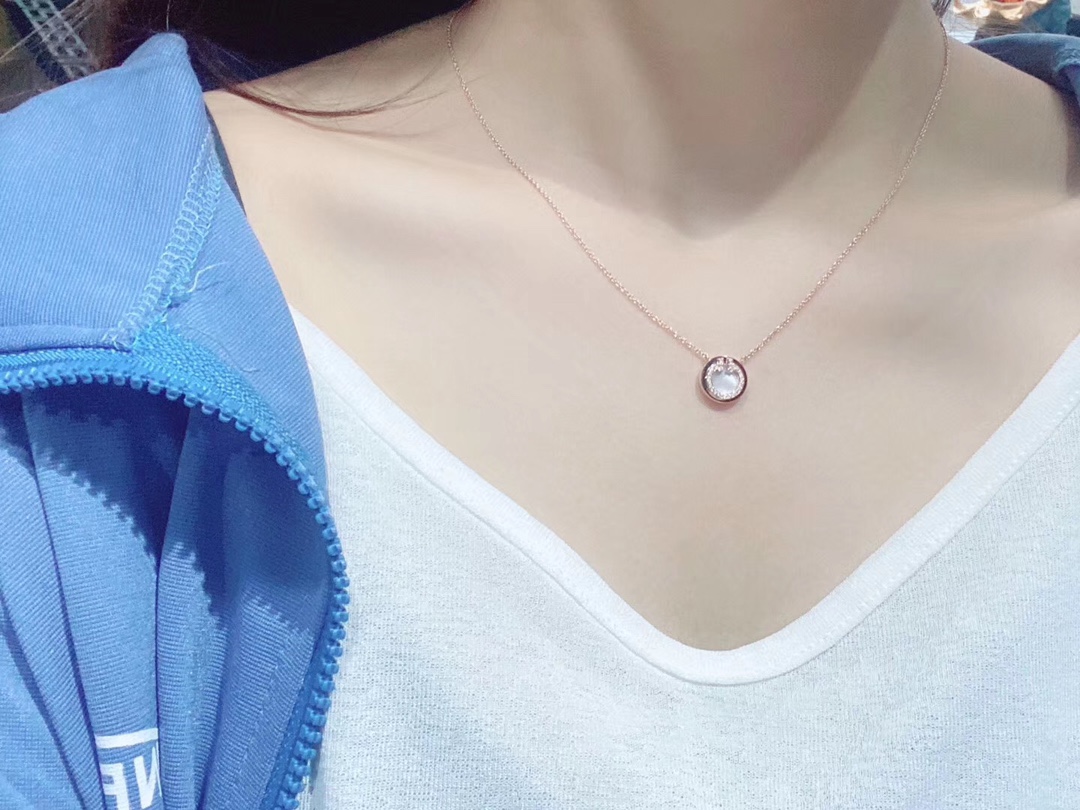 Replica Tiffany Limited Version Round Pendant Necklace