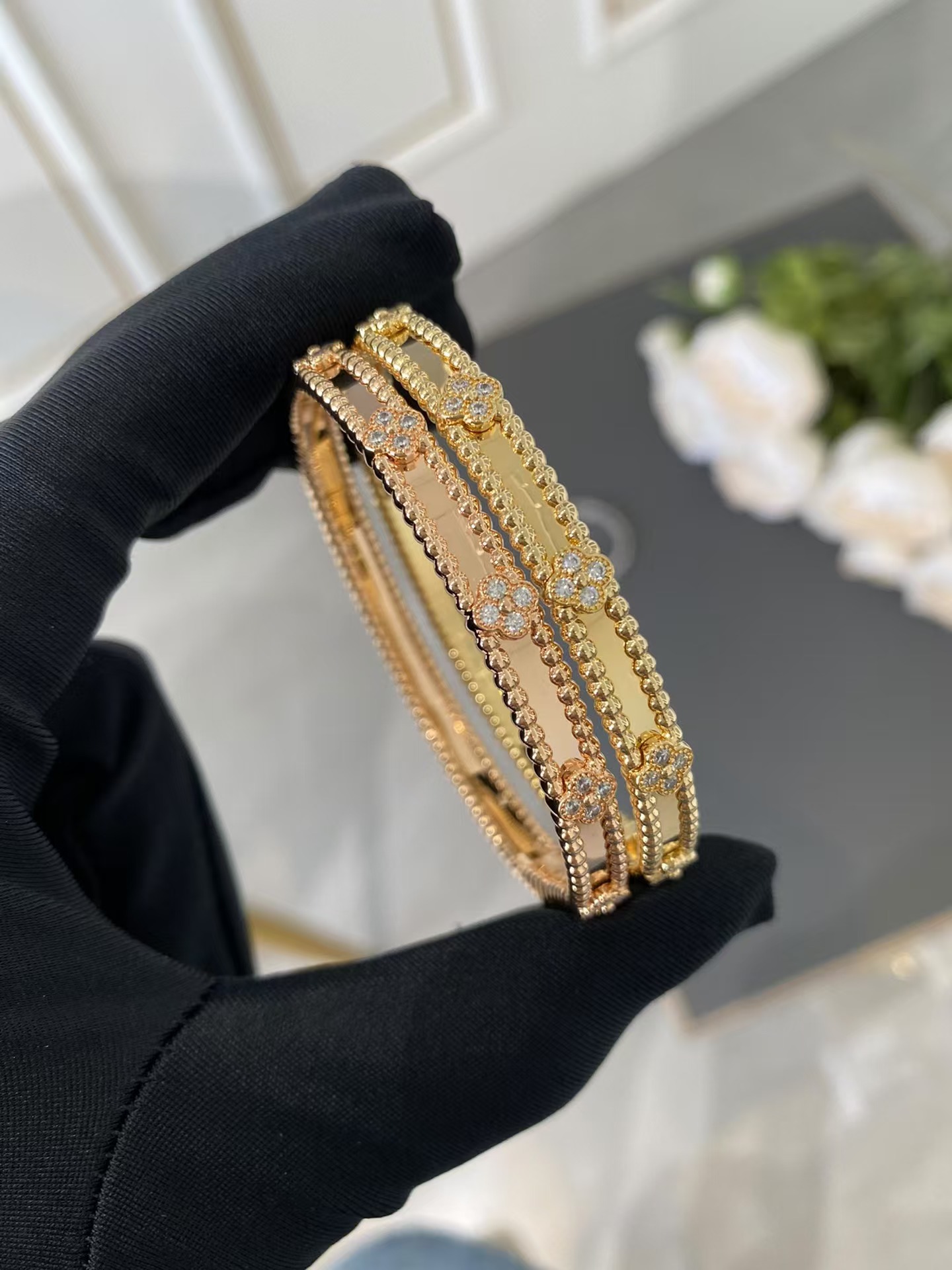 Replica Van Cleef & Arpels Perlée Sweet Clovers Bracelet, Medium Model