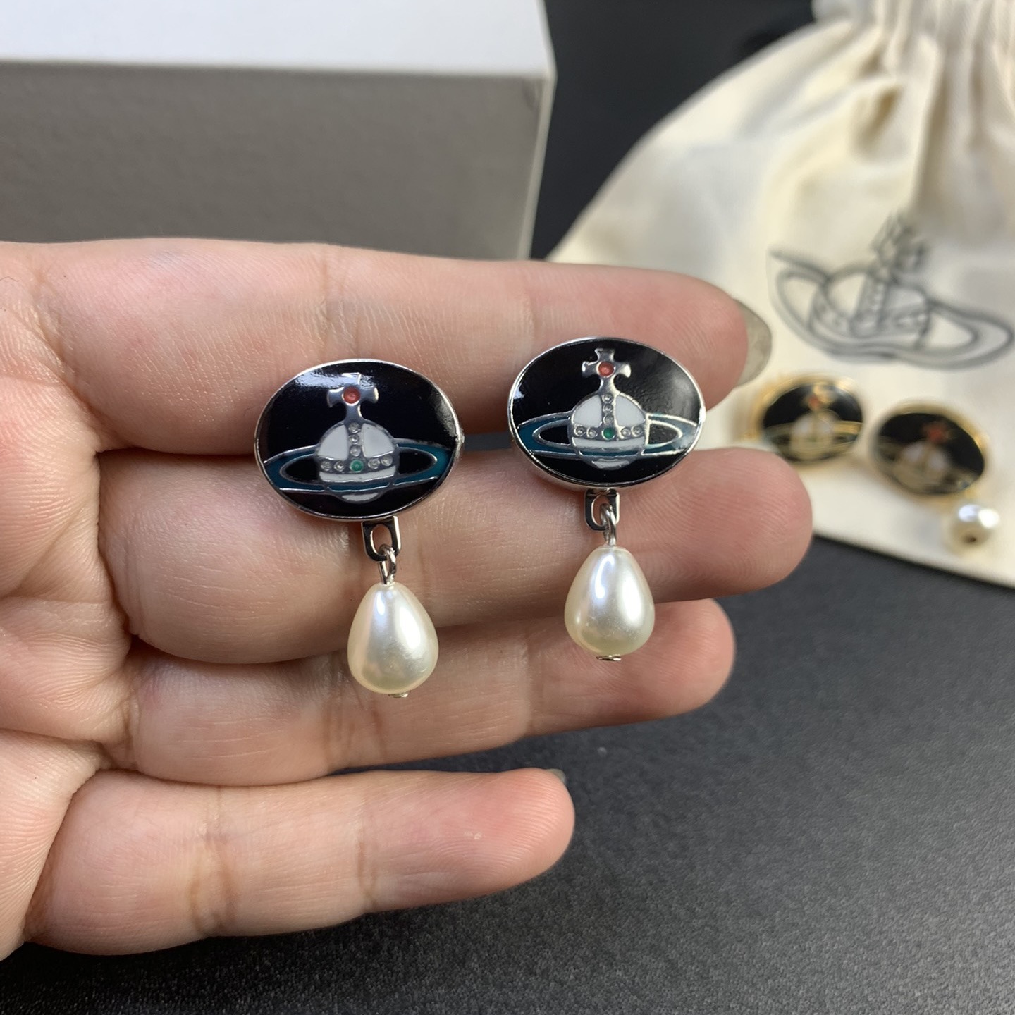 Replica Vivienne Westwood Enamel Detachable  Teardrop Pearl Earrings