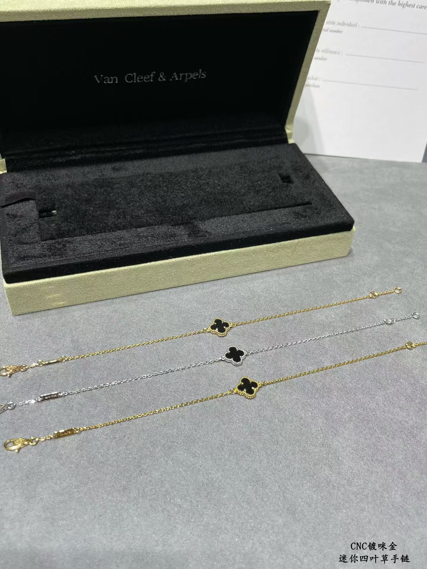 Replica Van Cleef & Arpels Black Agate Single Clover Bracelet