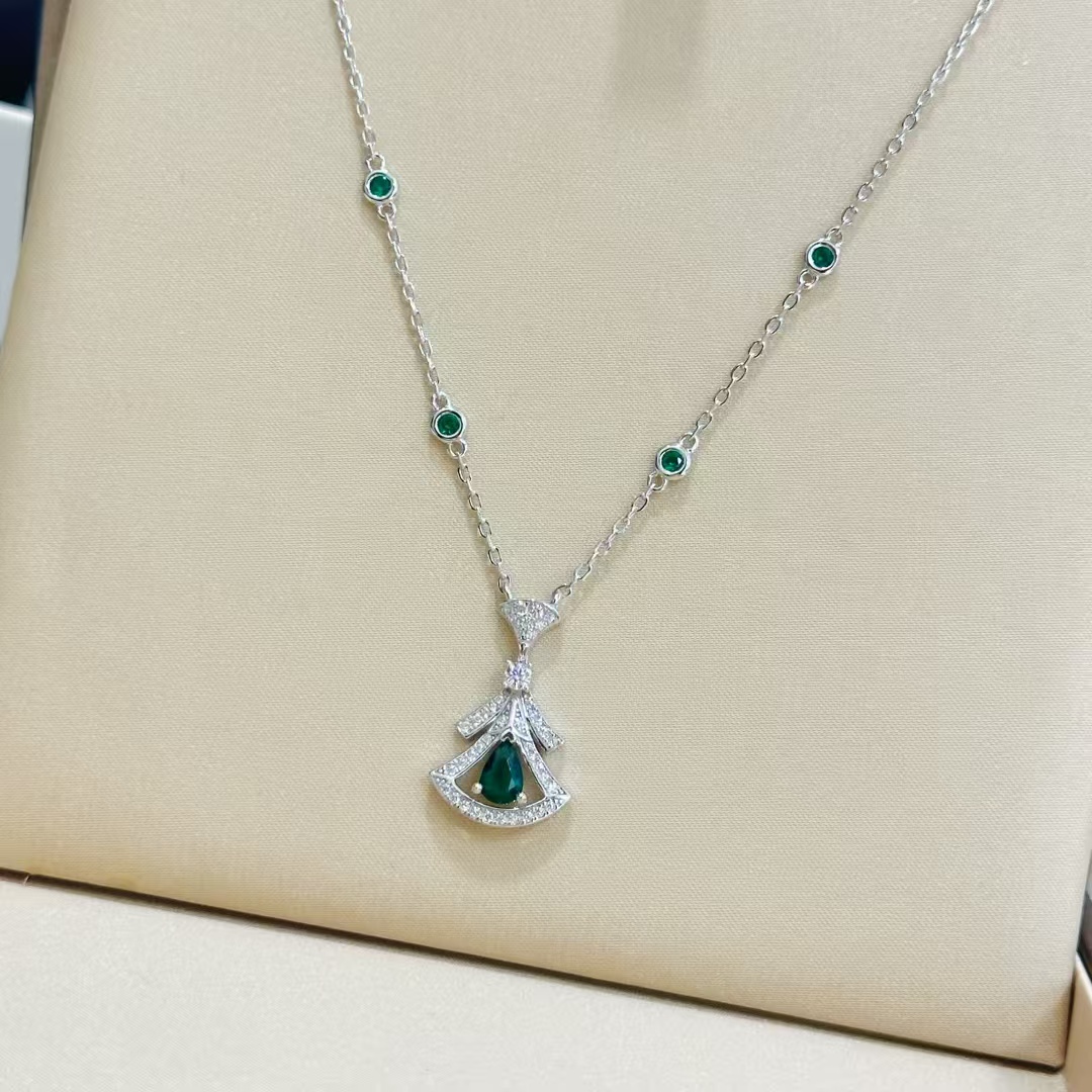Replica Bvlgari Divas' Dream Necklace