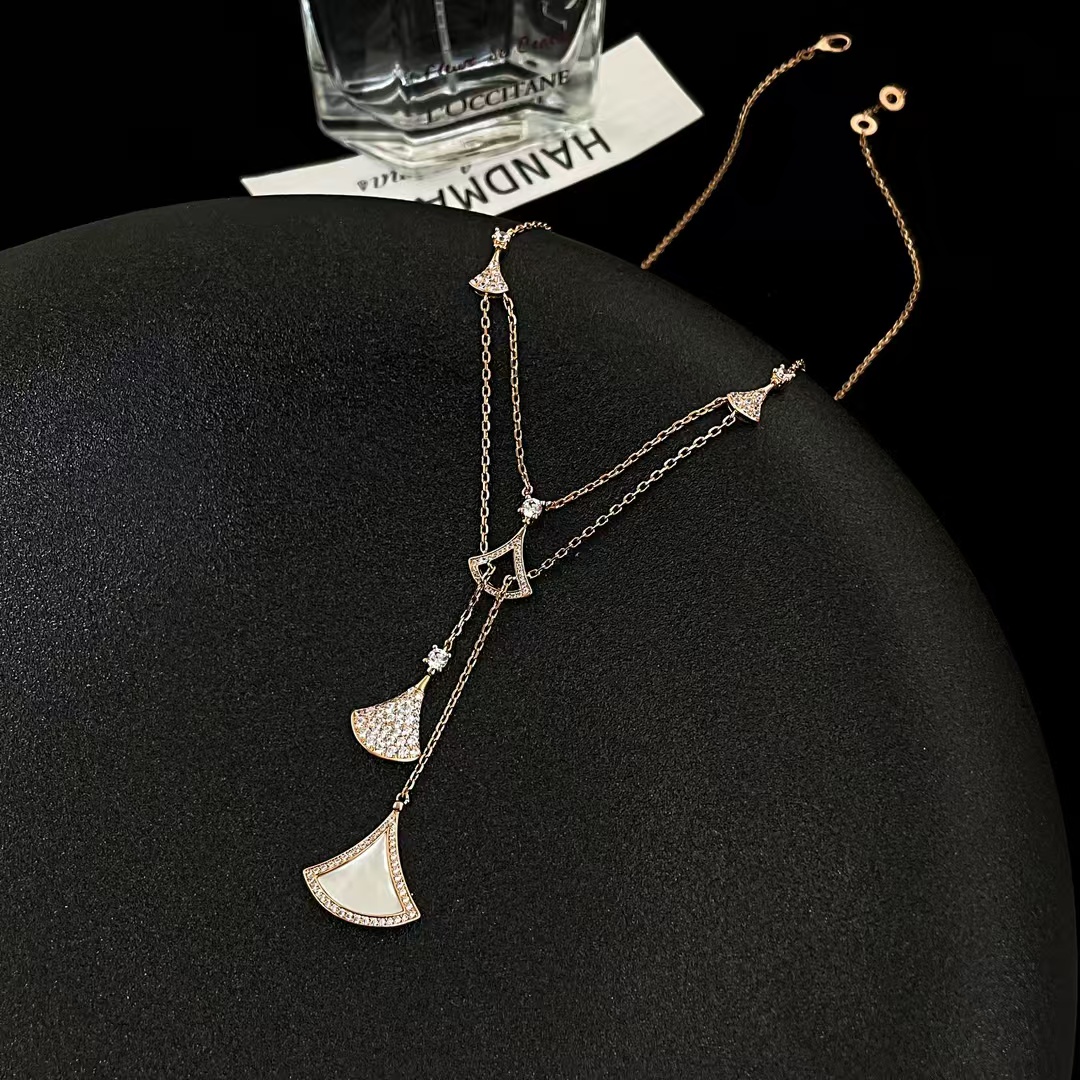 Replica Bvlgari Divas' Dream Necklace