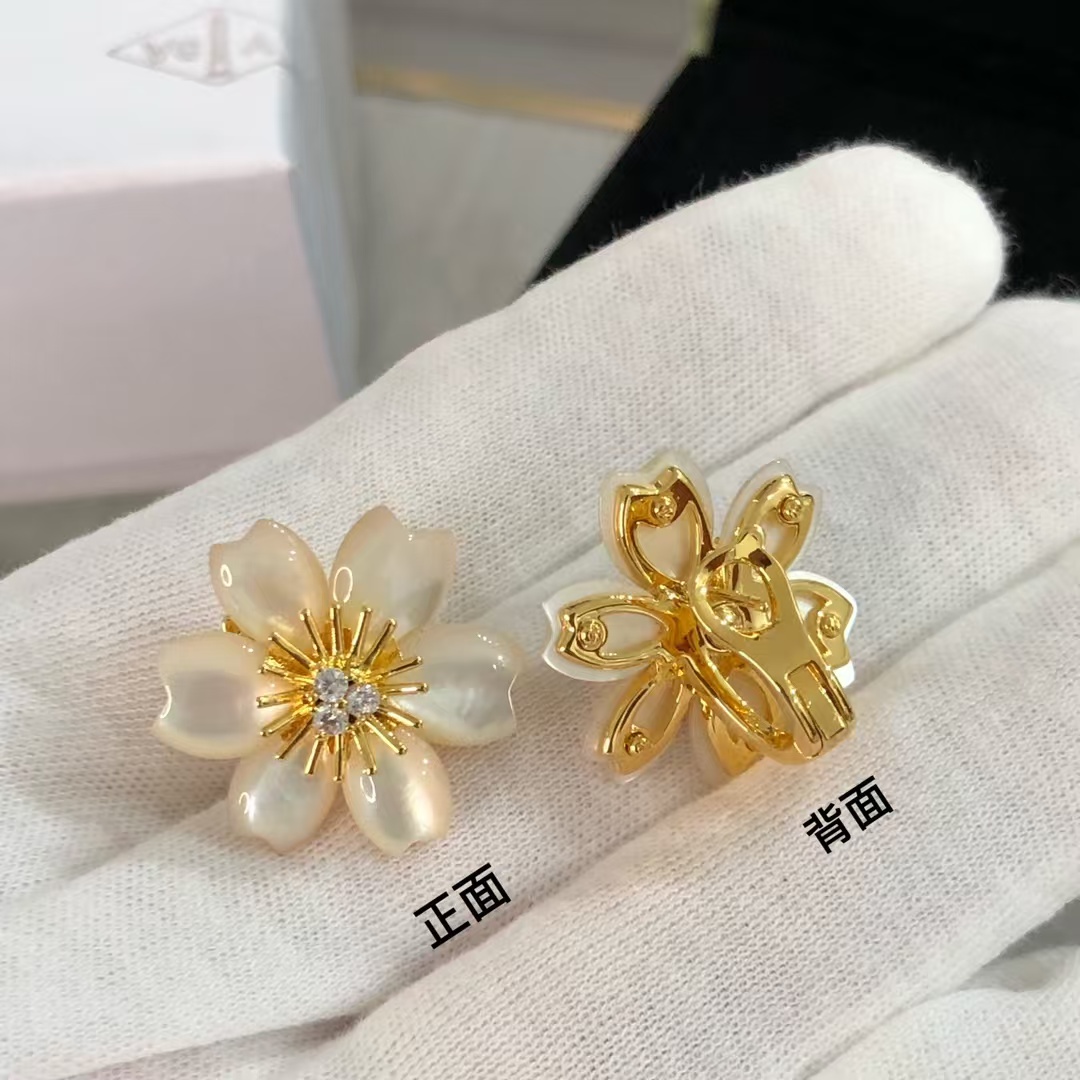 Replica Van Cleef & Arpels Rose de Noël Christmas Earrings