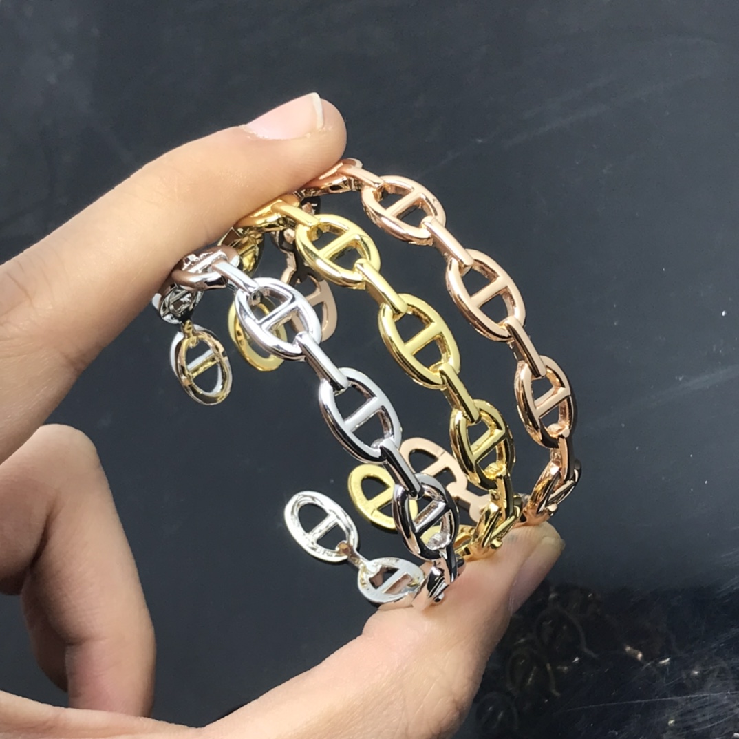 Replica Hermes Plain Surface Pig Nose Bangle Bracelet
