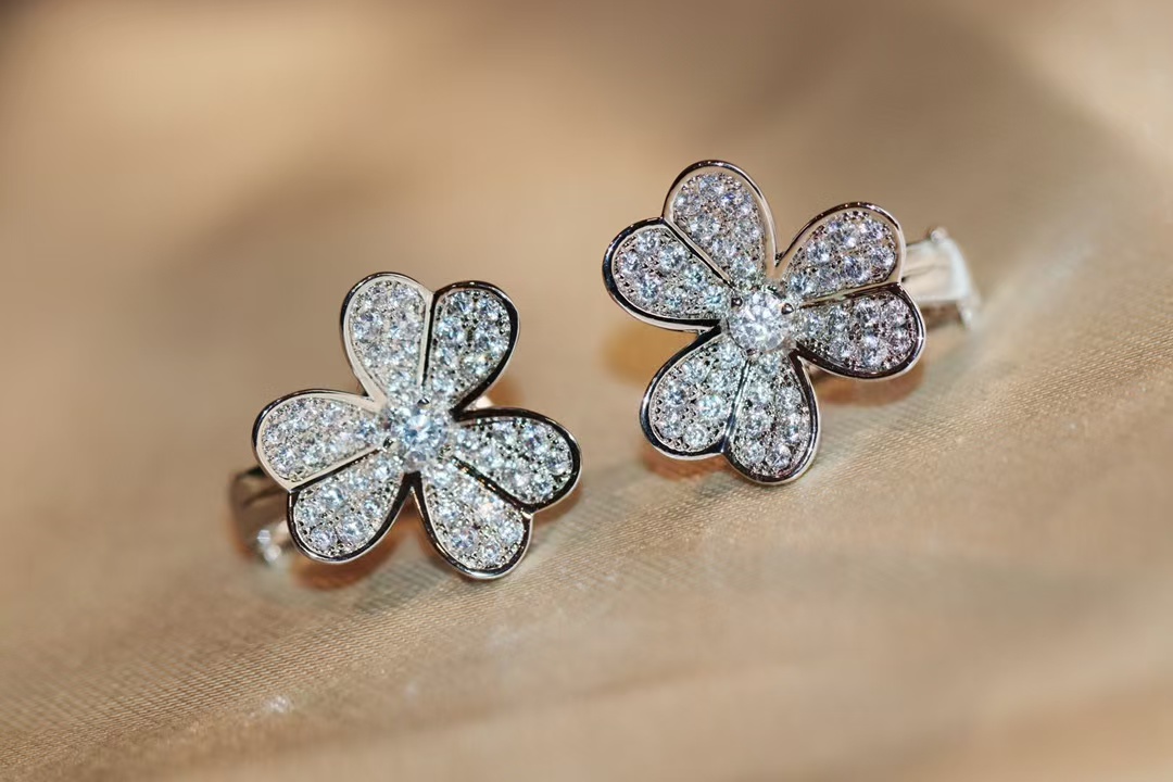 Replica Van Cleef & Arpels Frivole Earrings - Small