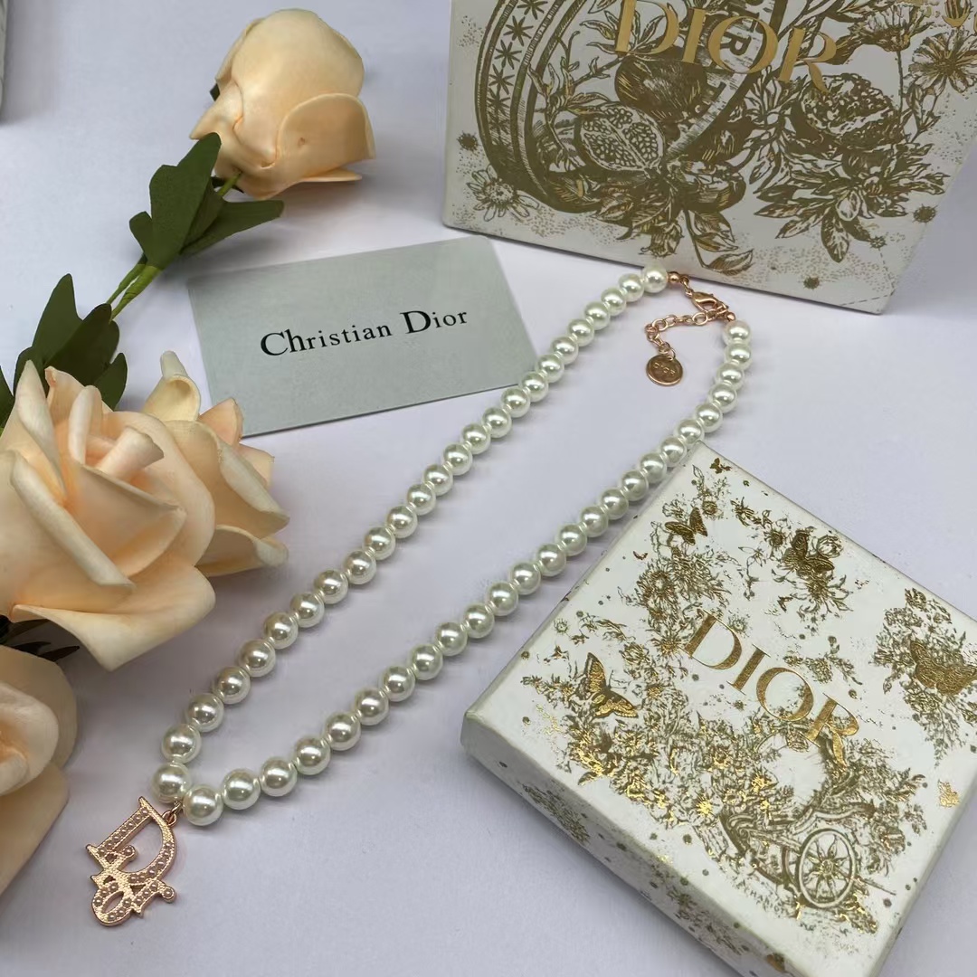Replica Dior Letters Pendant Pearl Necklace
