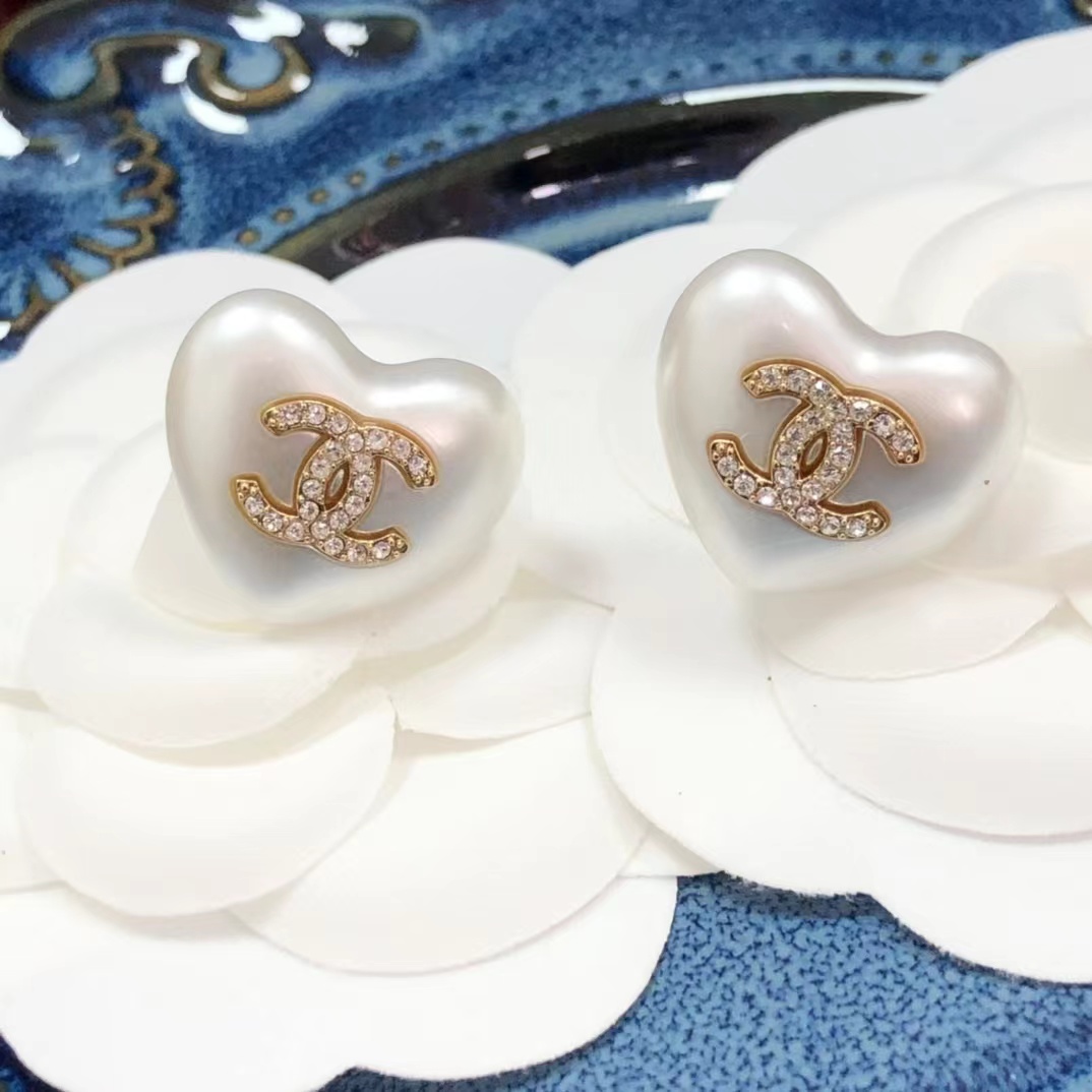 Replica Chanel Love Heart Pearl Stud Earrings