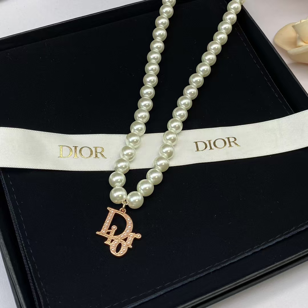 Replica Dior Letters Pendant Pearl Necklace