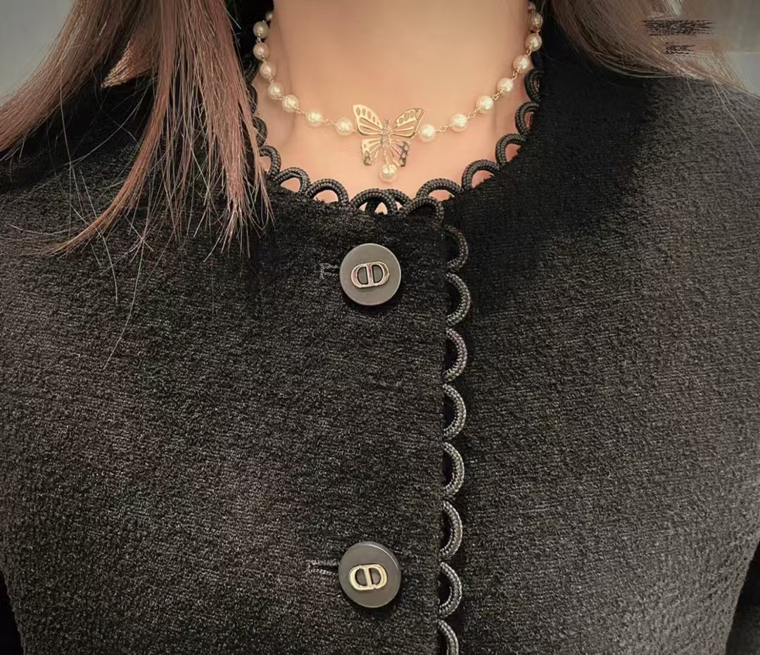 Replica Dior Hollow Butterfly Pendant Pearl Necklace