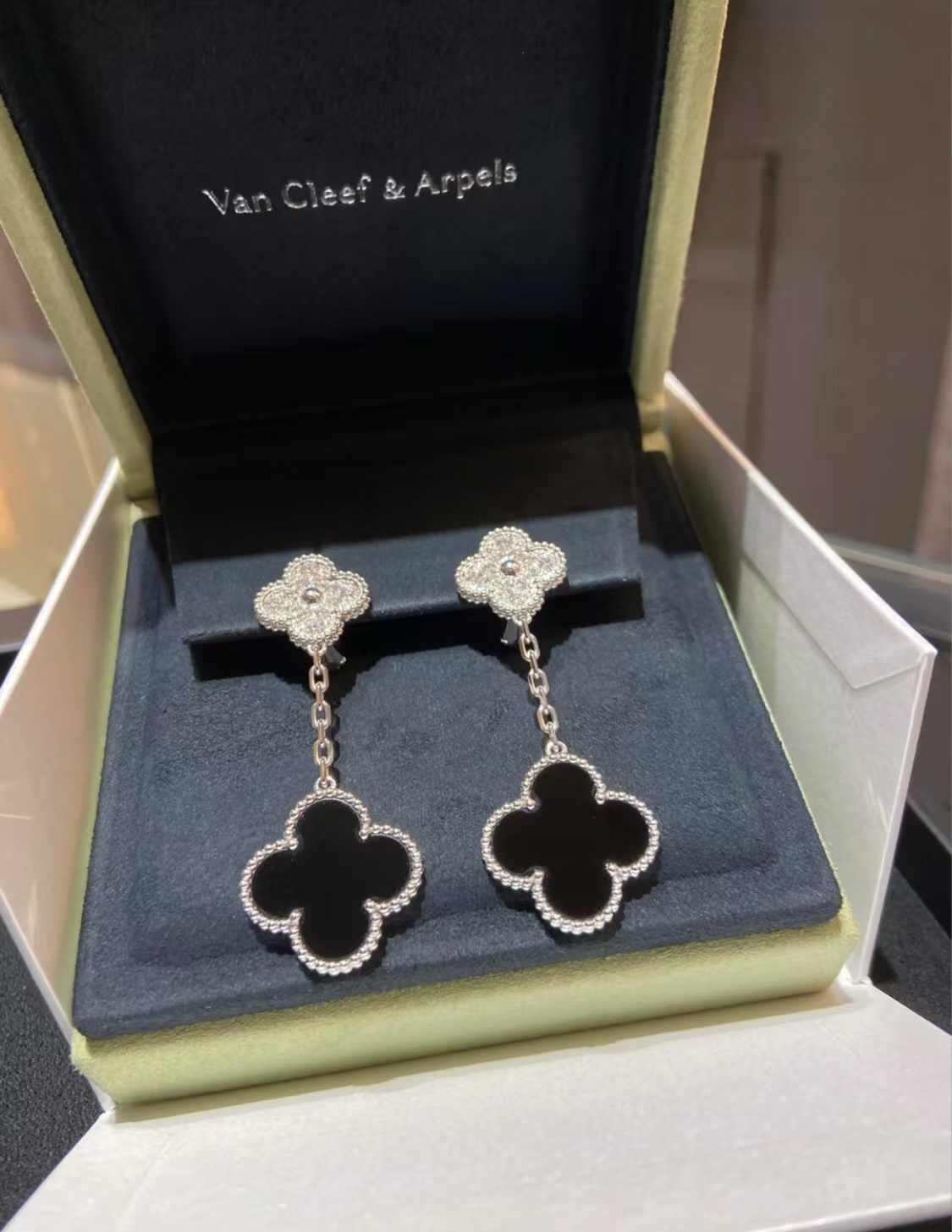 Replica Van Cleef & Arpels Magic Alhambra Earrings, 2 Motifs