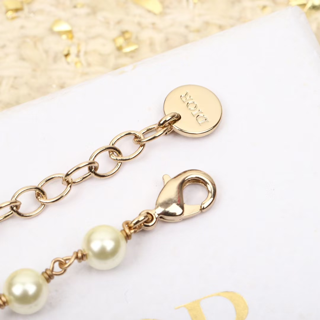 Replica Dior Hollow Butterfly Pendant Pearl Necklace
