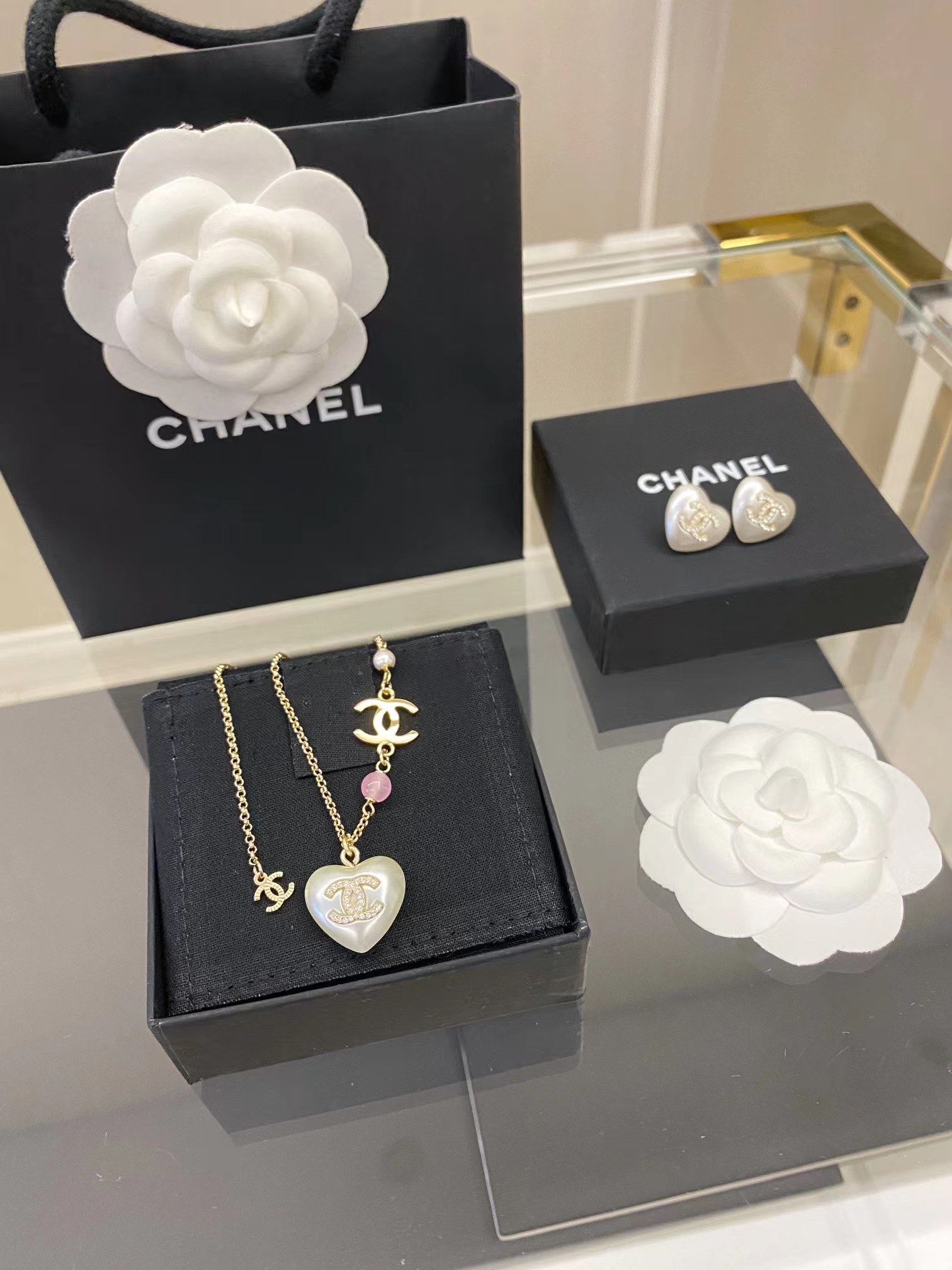 Replica Chanel Pearl Love Heart Pendant Necklace