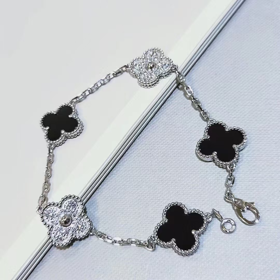 replica Van Cleef & Arpels Vintage Alhambra Bracelet 5 Motifs
