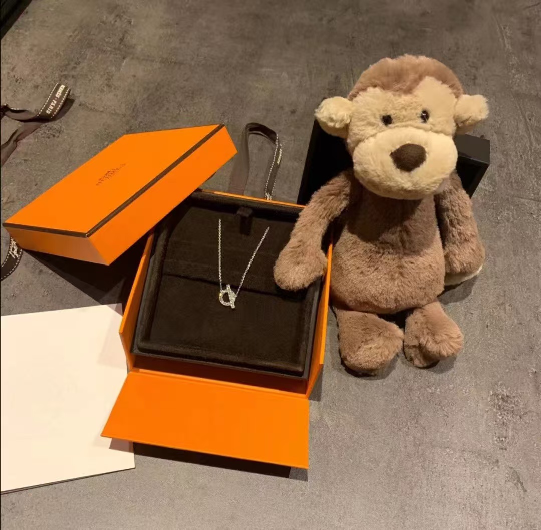 Replica Hermes Q Pendant Necklace