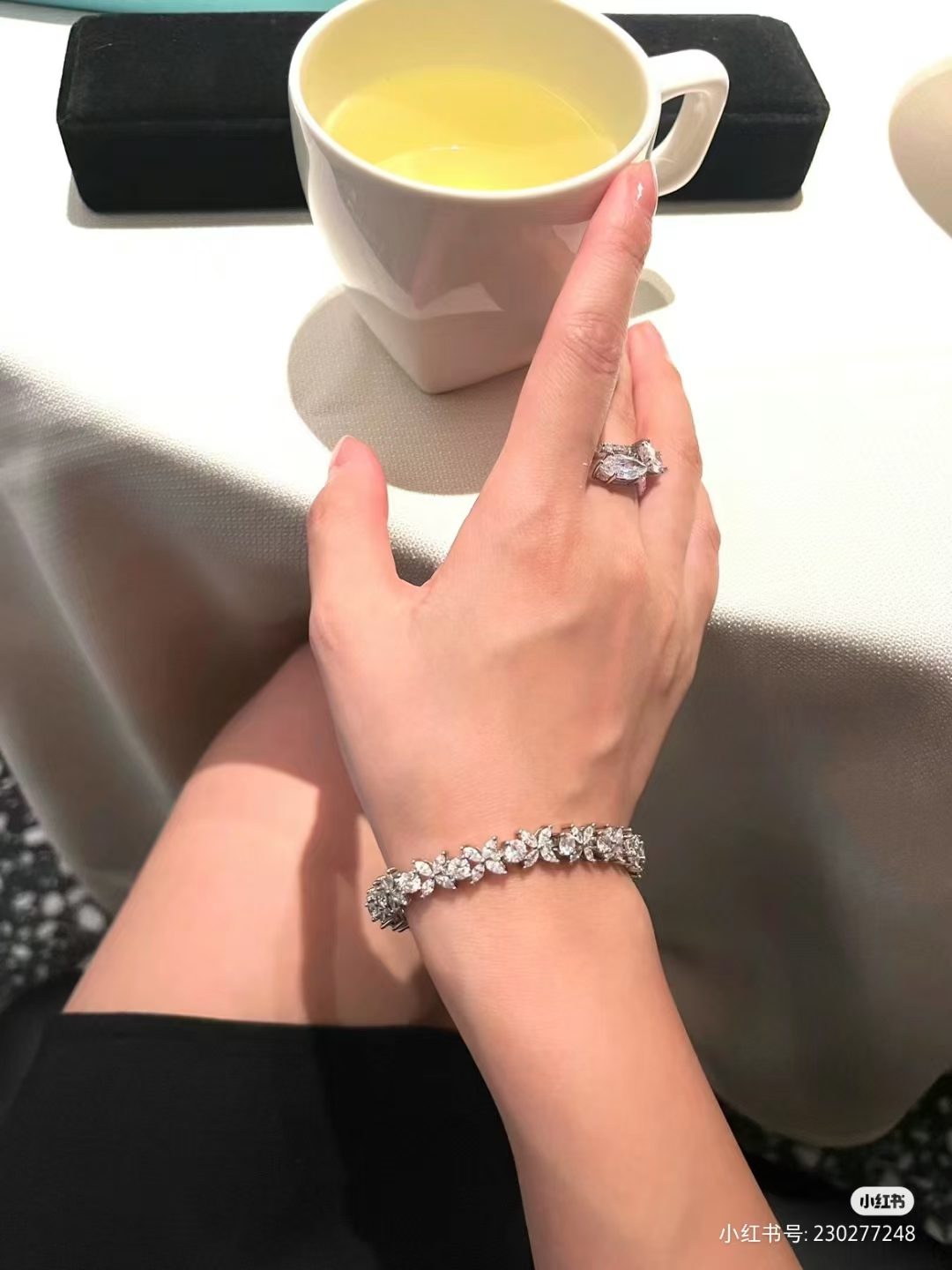 Replica Tiffany Cluster Tennis Bracelet in Platinum with Diamonds
