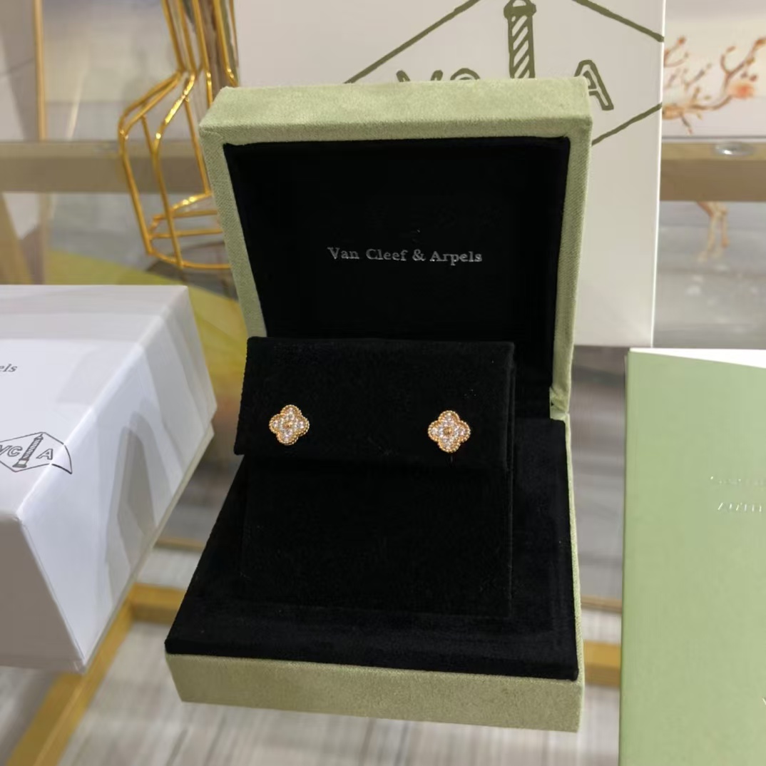 Replica Van Cleef & Arpels Full Diamond Vintage Alhambra Earrings