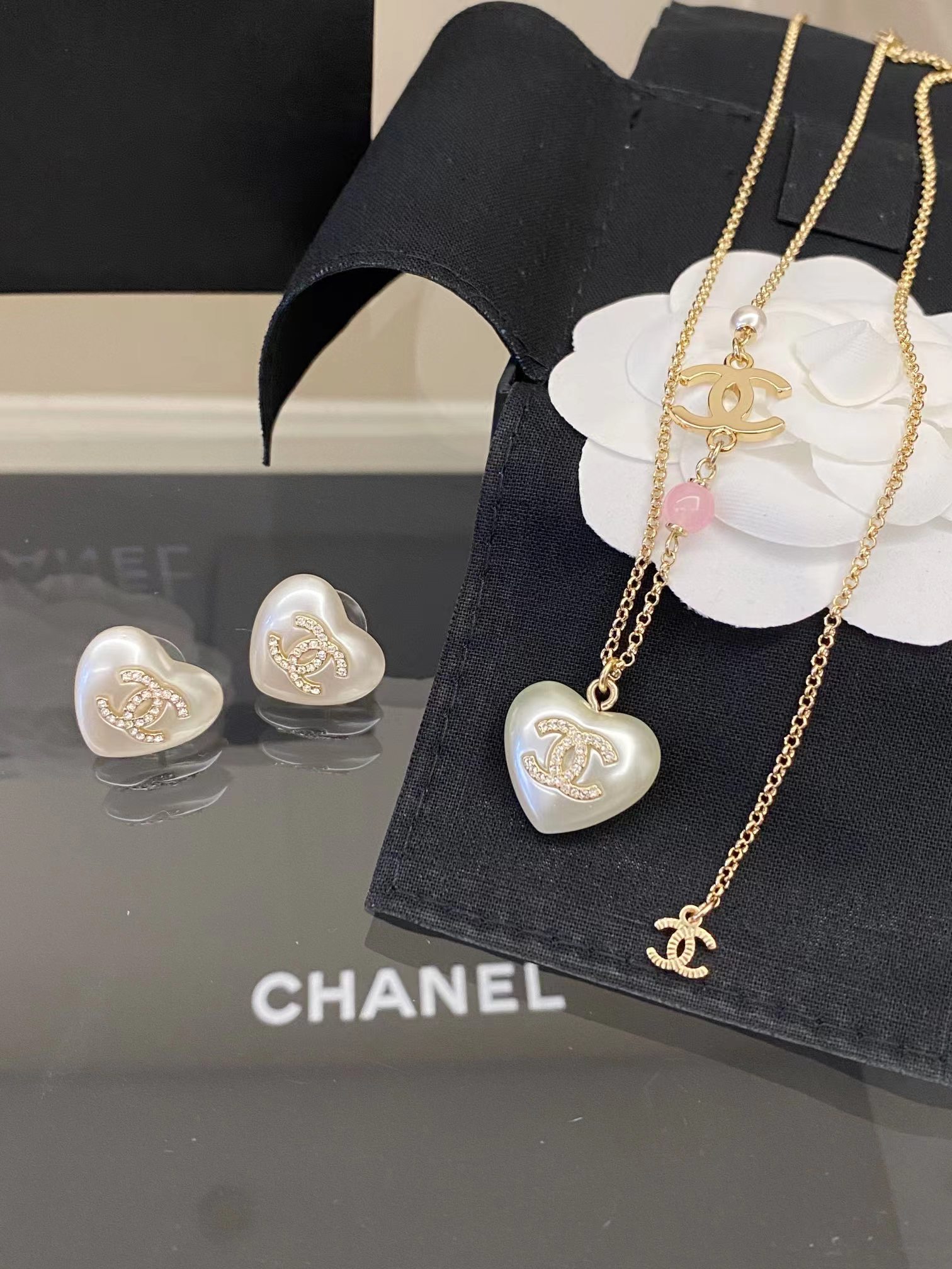 Replica Chanel Pearl Love Heart Pendant Necklace