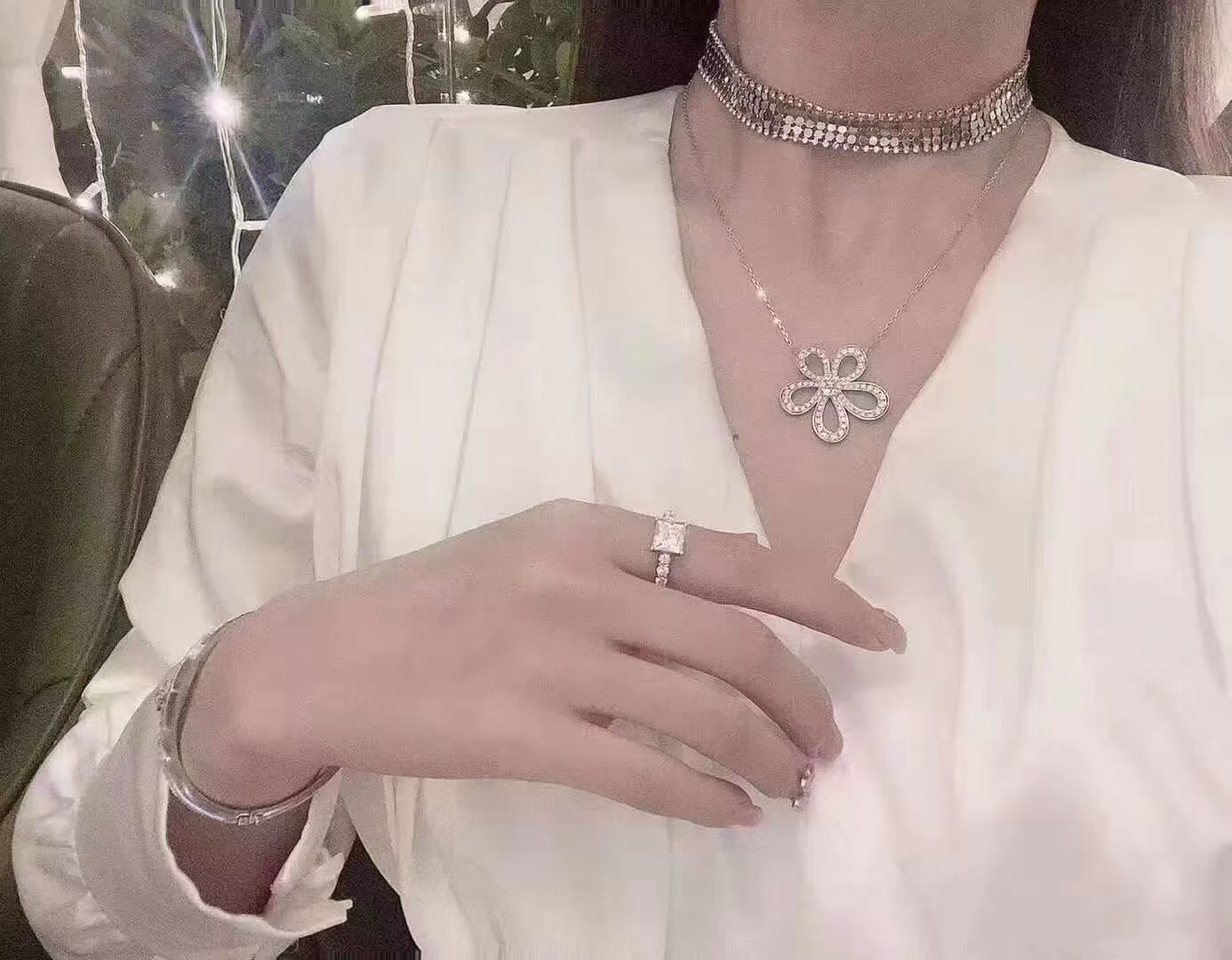 Replica Van Cleef & Arpels Flowerlace Pendant Necklace