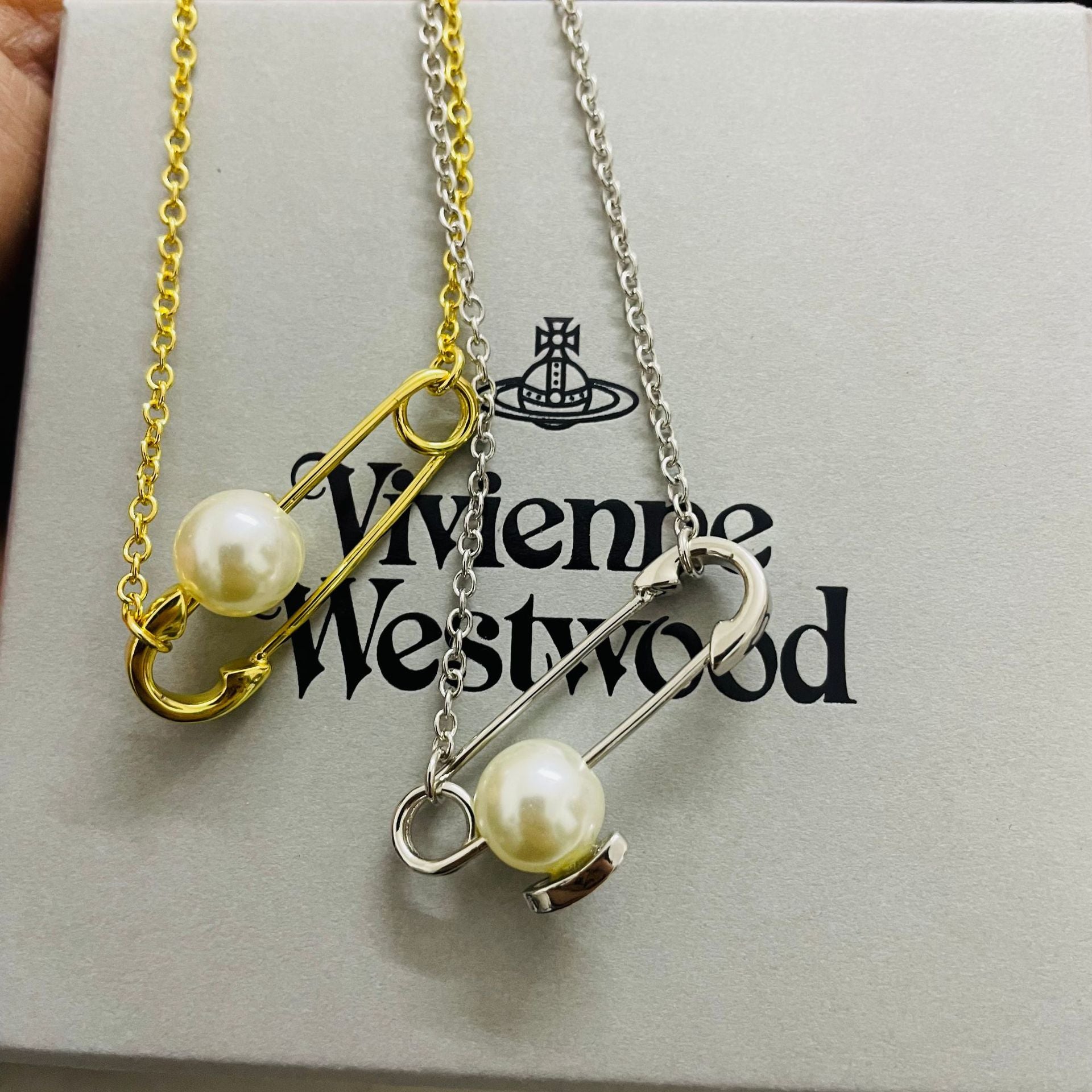 Replica Vivienne Westwood Paperclip With A Pearl Pendant Necklace