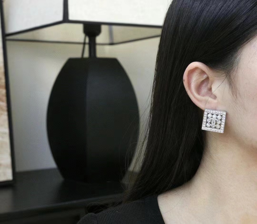 Replica Chanel Square Diamond and Pearl Earrings