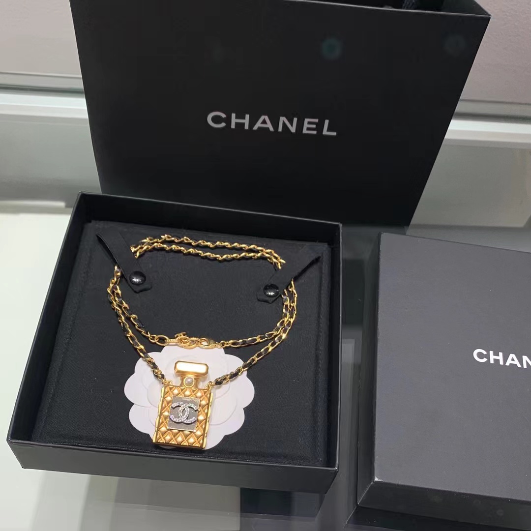 Replica Chanel Perfume Bottle Necklace