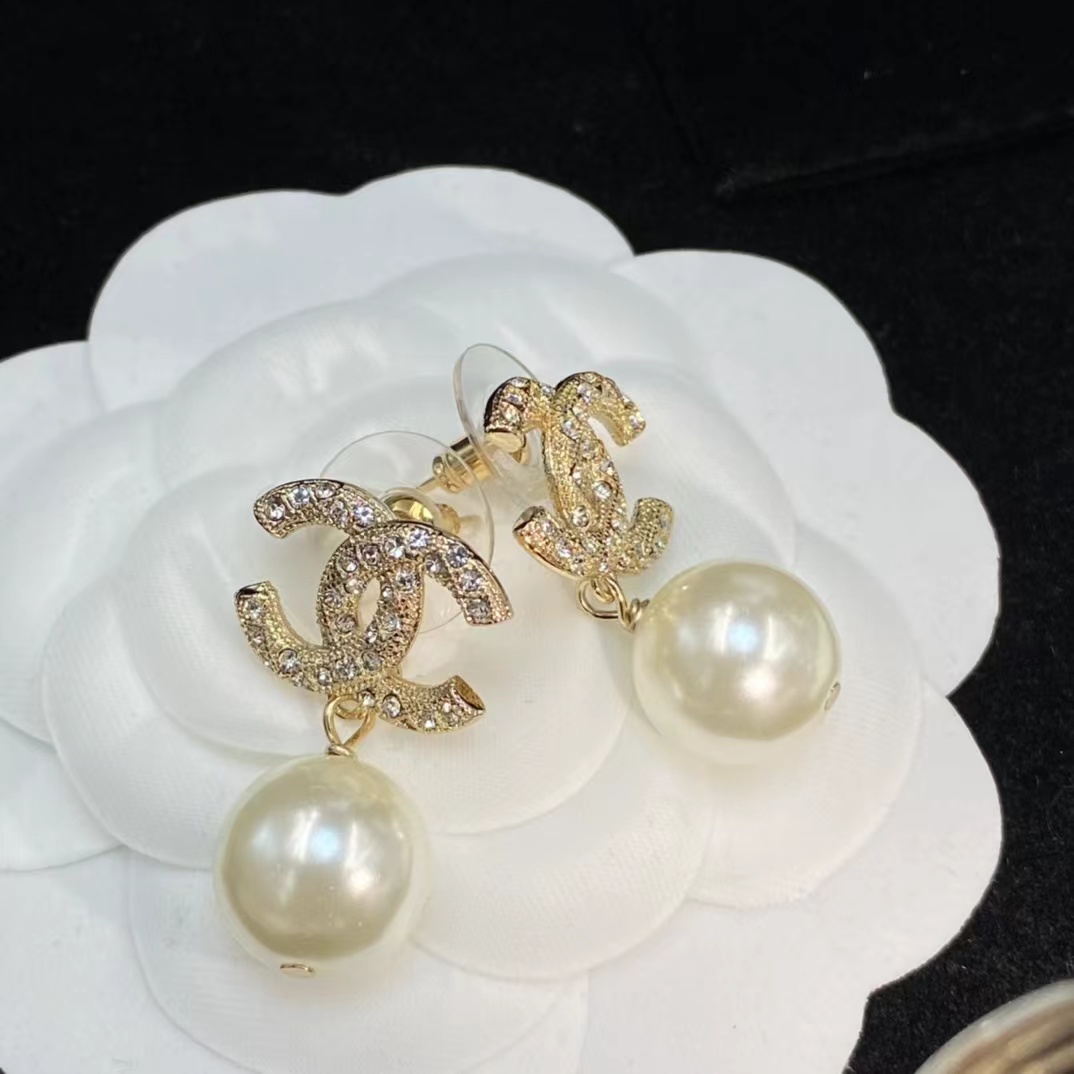 Replica Chanel Classic Pearl Dangle Earrings