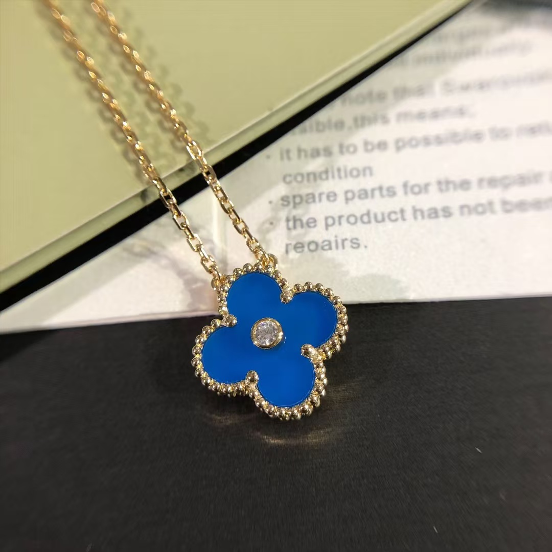Replica Van Cleef & Arpels Magic Alhambra Pendant Necklace