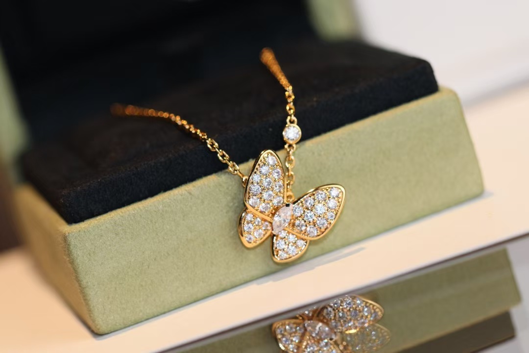 Replica Van Cleef & Arpels Two Butterfly Pendant Necklace