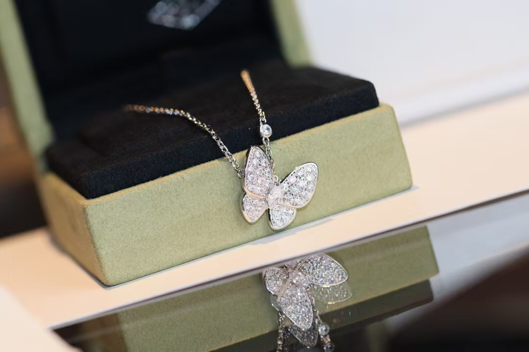 Replica Van Cleef & Arpels Two Butterfly Pendant Necklace