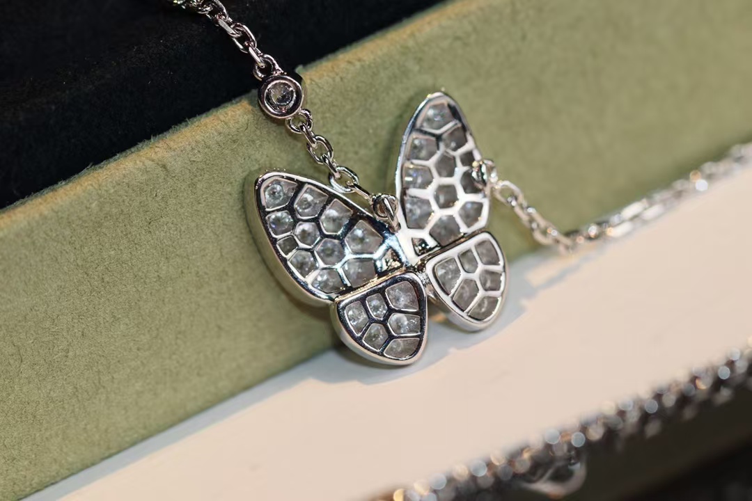 Replica Van Cleef & Arpels Two Butterfly Pendant Necklace