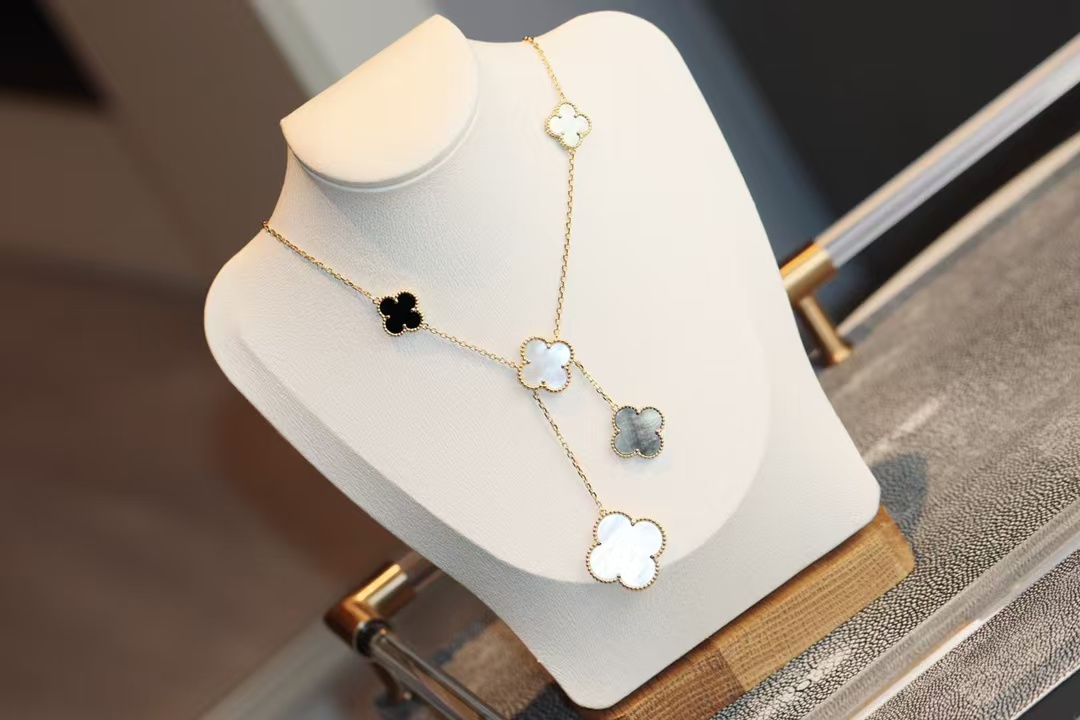 Replica Van Cleef & Arpels Magic Alhambra Necklace, 6 Motifs