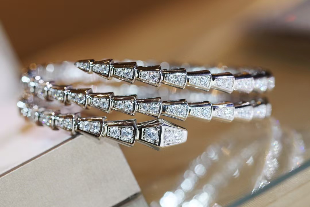 Replica Bvlgari Serpenti Viper Bracelet - Full Diamond