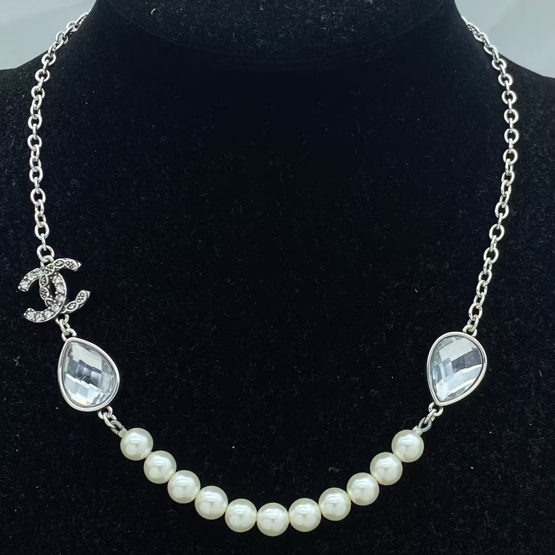 Replica Chanel Teardrop Rhinestone Pearl Smile Necklace
