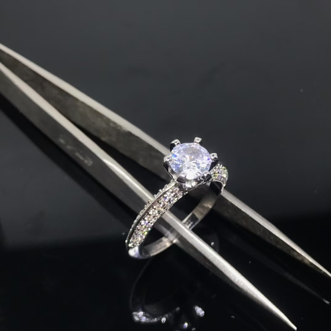 Replica Tiffany Classic Single Diamond Ring
