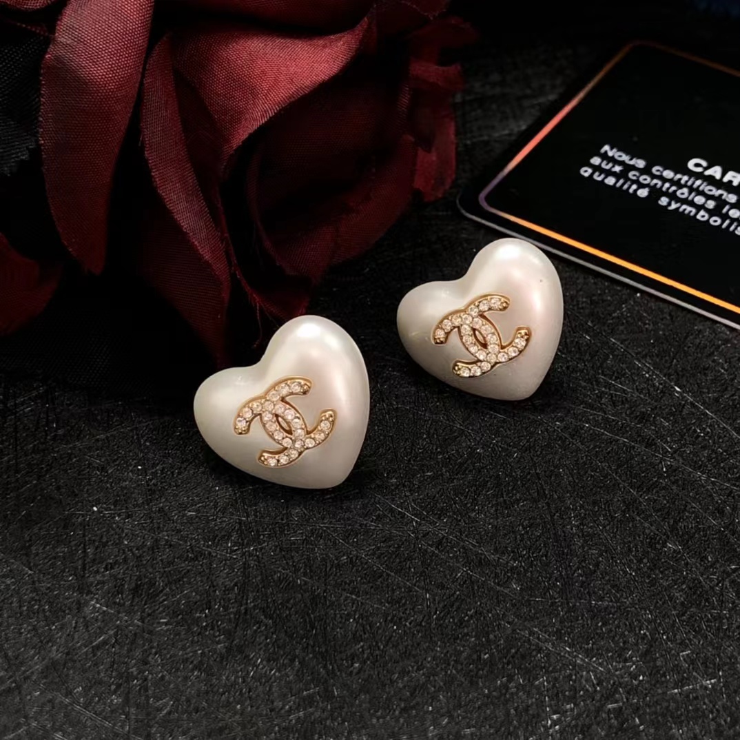 Replica Chanel Love Heart Pearl Stud Earrings