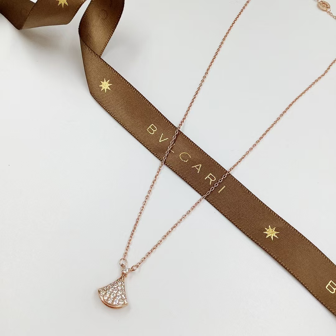 Replica Bvlgari Divas' Dream Necklace