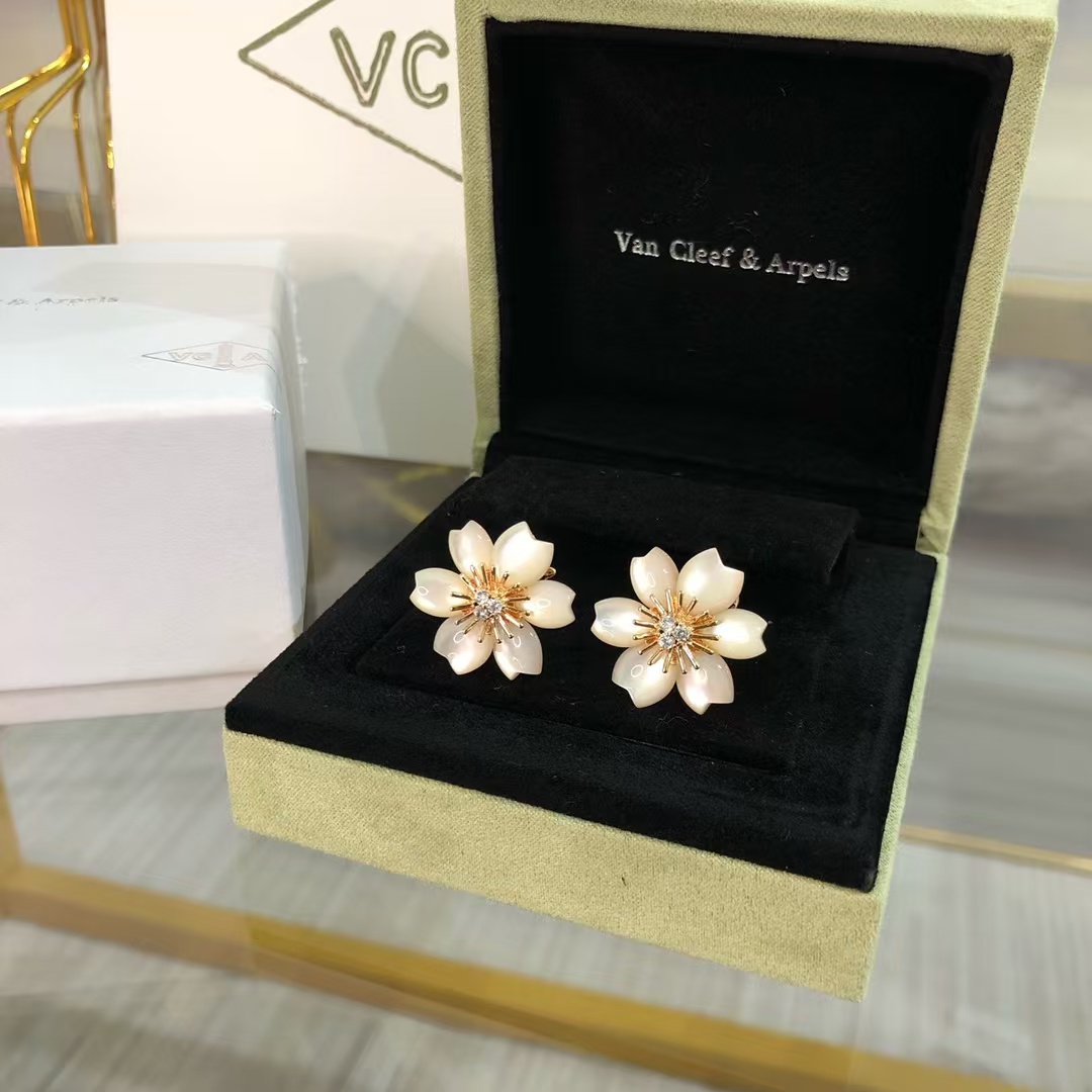 Replica Van Cleef & Arpels Rose de Noël Christmas Earrings
