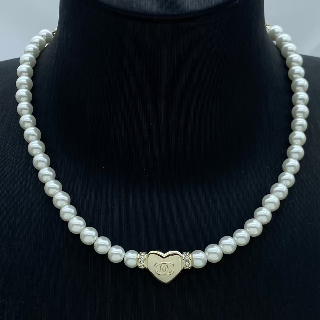 Replica Chanel Gold Heart Pendant Pearl Necklace