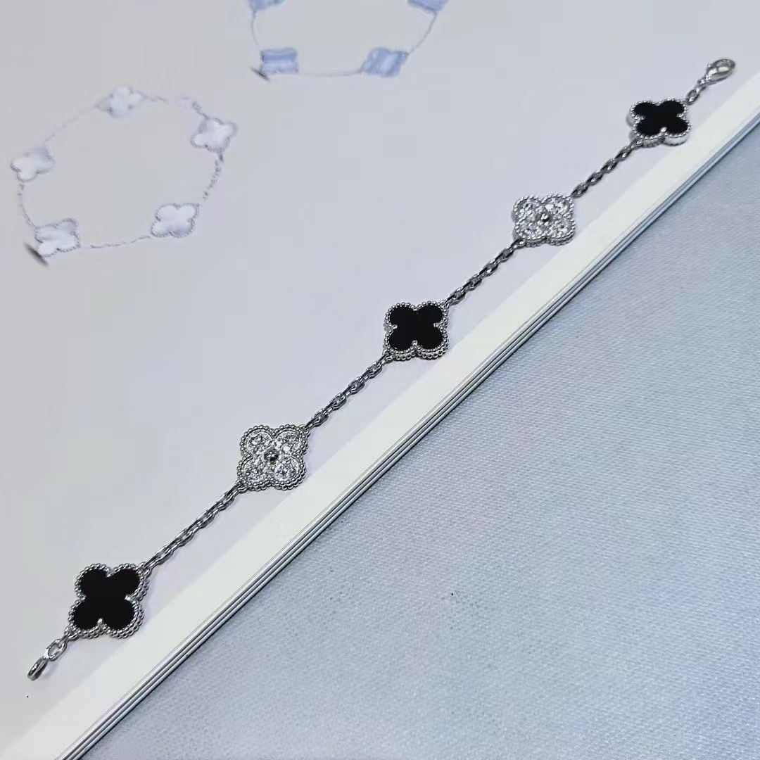 replica Van Cleef & Arpels Vintage Alhambra Bracelet 5 Motifs