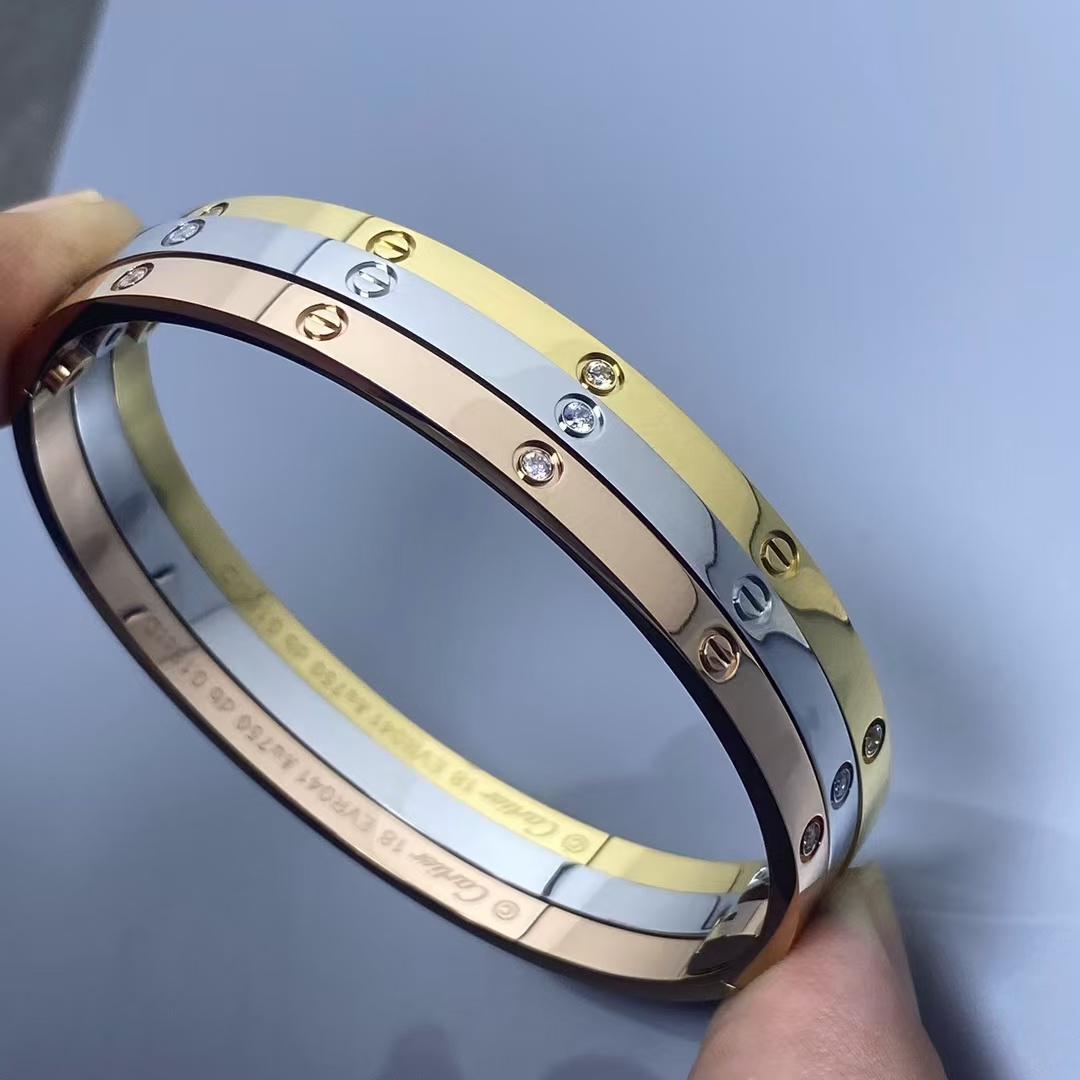 Replica Cartier LOVE Bracelet - Six Diamonds