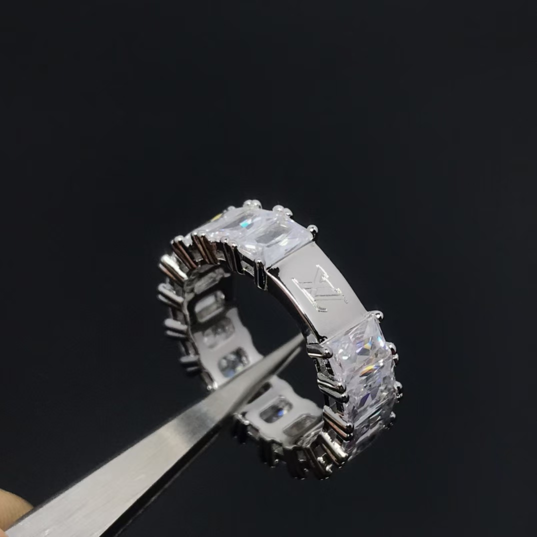 Replica Louis Vuitton Cube Diamond Ring