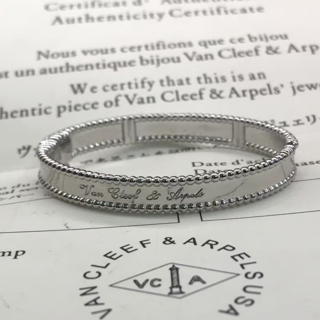 Replica Van Cleef & Arpels Perlée Signature Bracelet - Medium Bangle