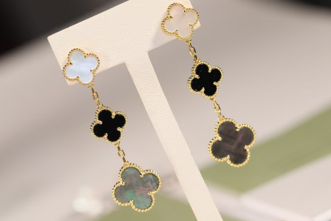 Replica Van Cleef & Arpels Magic Alhambra Earrings 3 Motifs