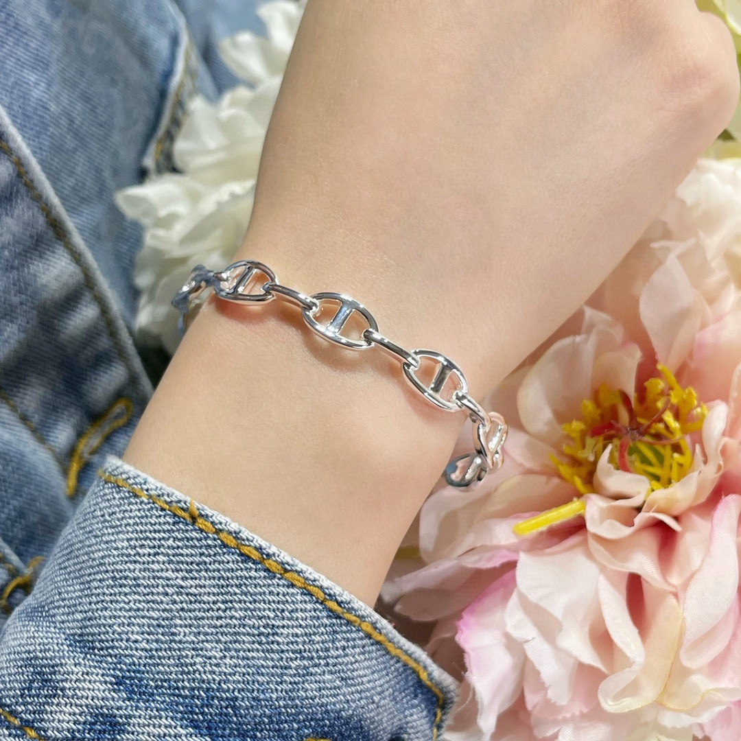 Replica Hermes Plain Surface Pig Nose Bangle Bracelet